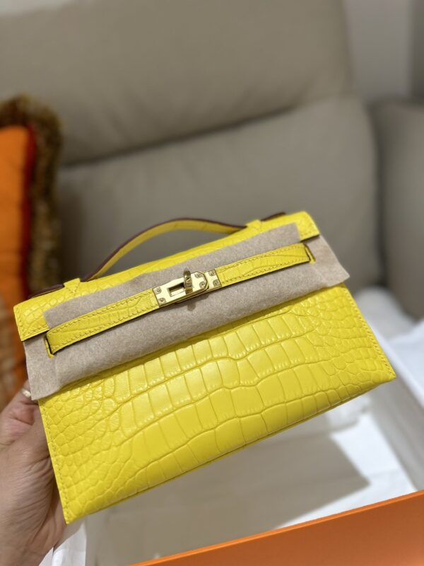 Kelly Pochette in Jaune de Naples Matte Alligator