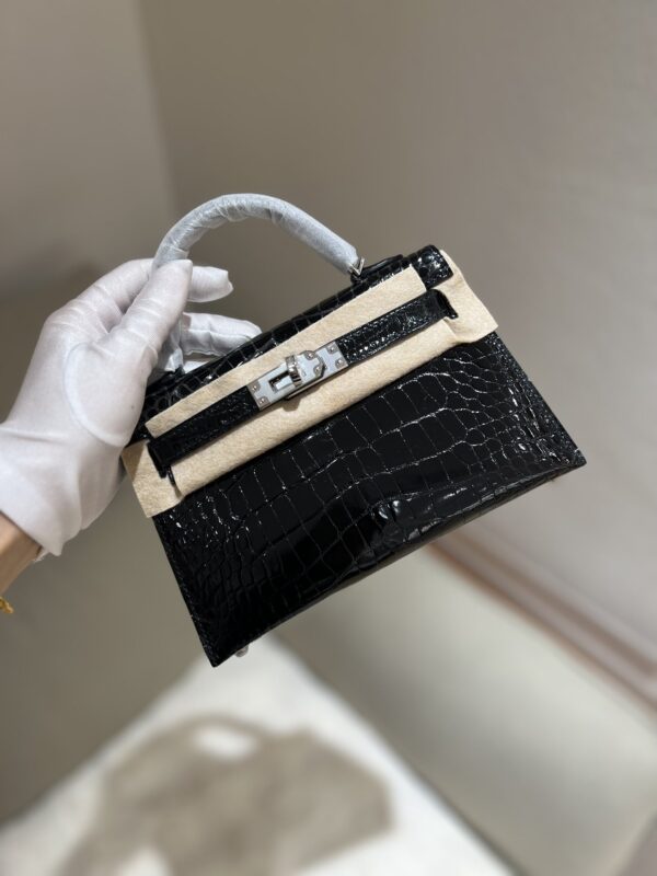 Mini Kelly in Noir Shiny Alligator PHW
