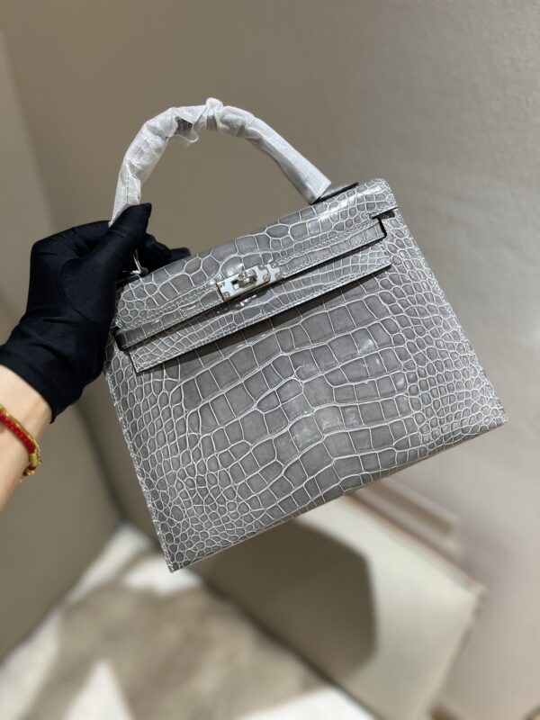 Kelly 25 in Bleu Glacier Shiny Alligator PHW