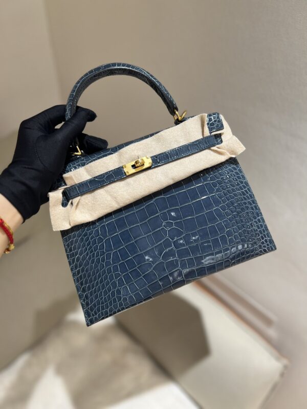 Kelly 25 in Bleu Jean Shiny Alligator