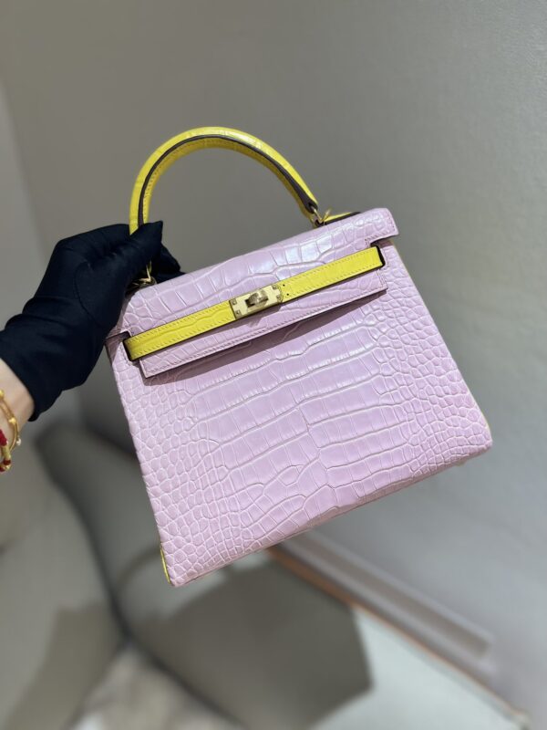 Kelly 25 in Rose Sakura & Jean de Naples Shiny Alligator