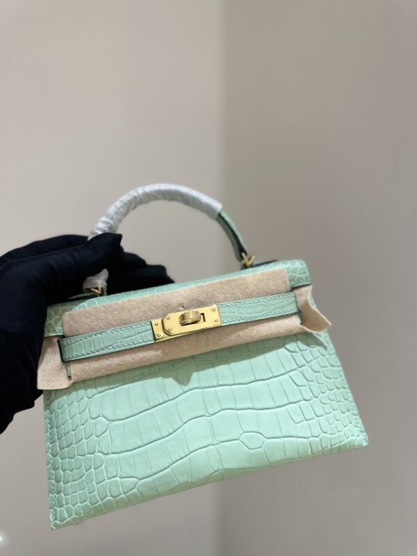 Mini Kelly in Menthe Matte Alligator GHW