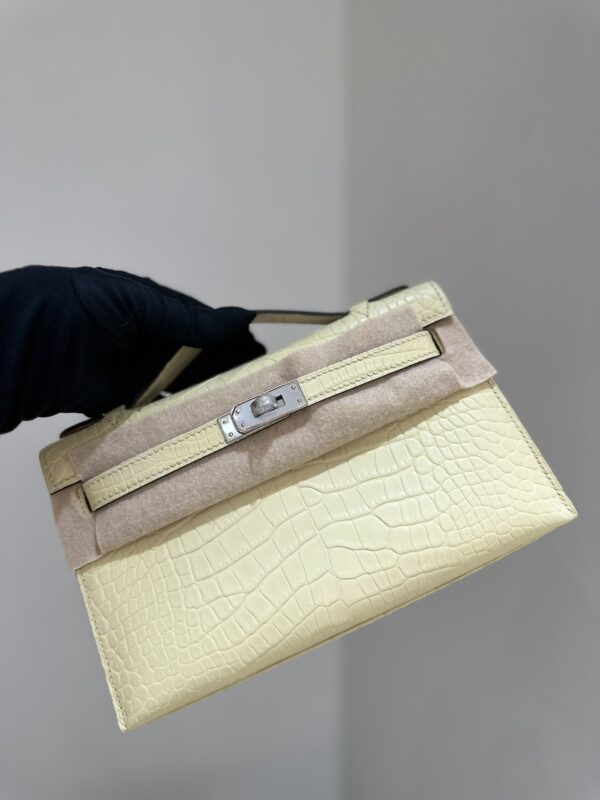 Kelly Pochette in Vanille Matte Alligator PHW