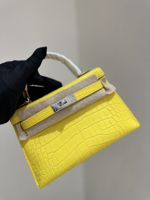 Mini Kelly in Mimosa Matte Alligator