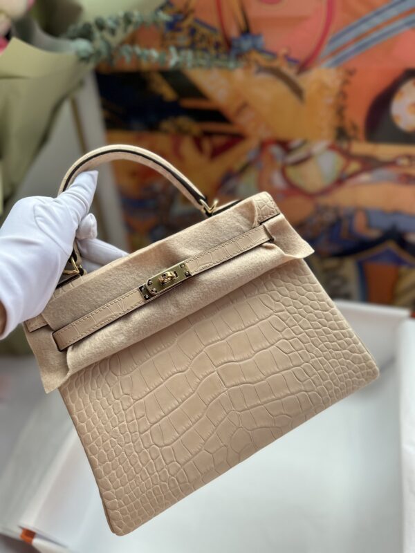 Kelly 25 in Vanille Matte Alligator