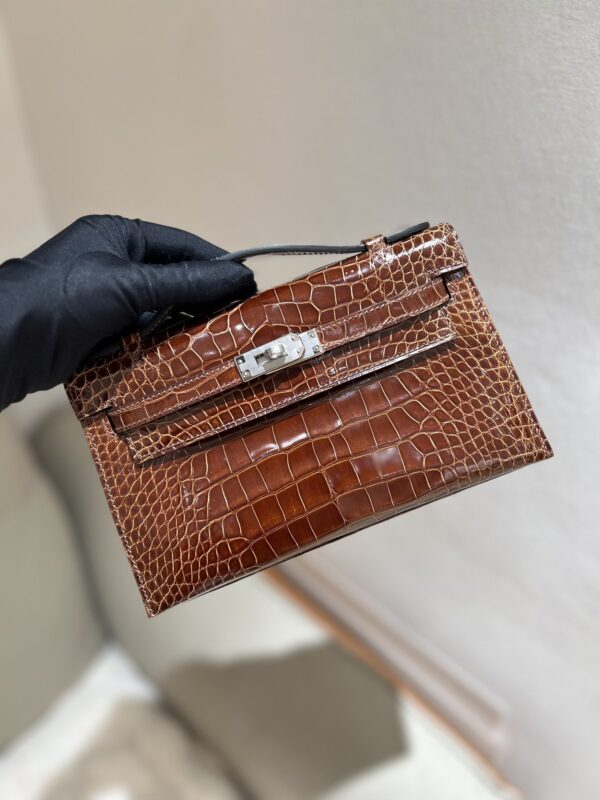 Kelly Pochette in Miele Shiny Alligator