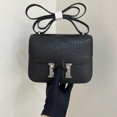 Constance 18 in Noir Matte Alligator Lizard Buckle