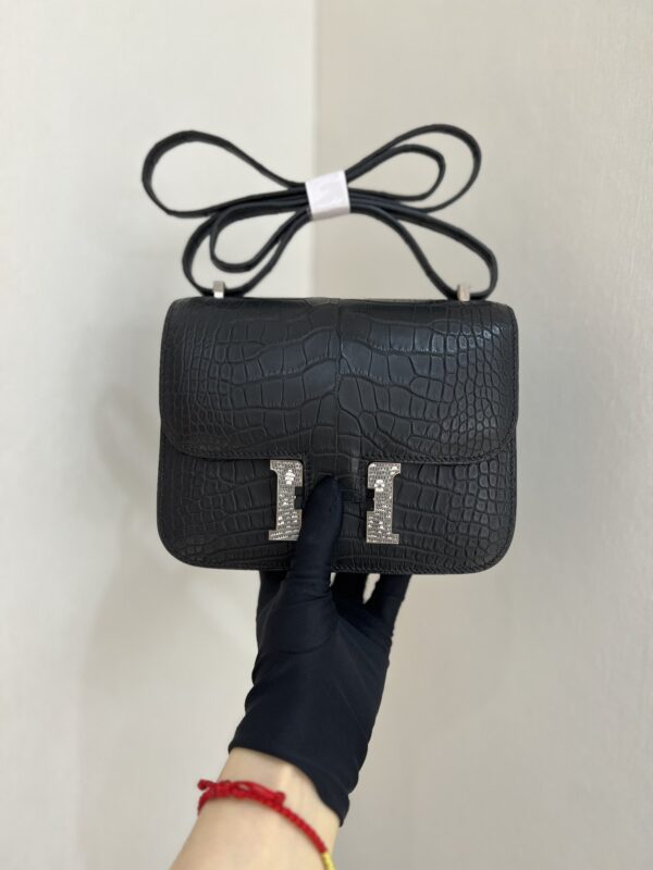 Constance 18 in Noir Matte Alligator Lizard Buckle