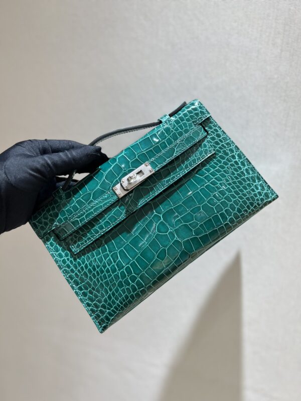 Kelly Pochette in Emerald Green Shiny Alligator