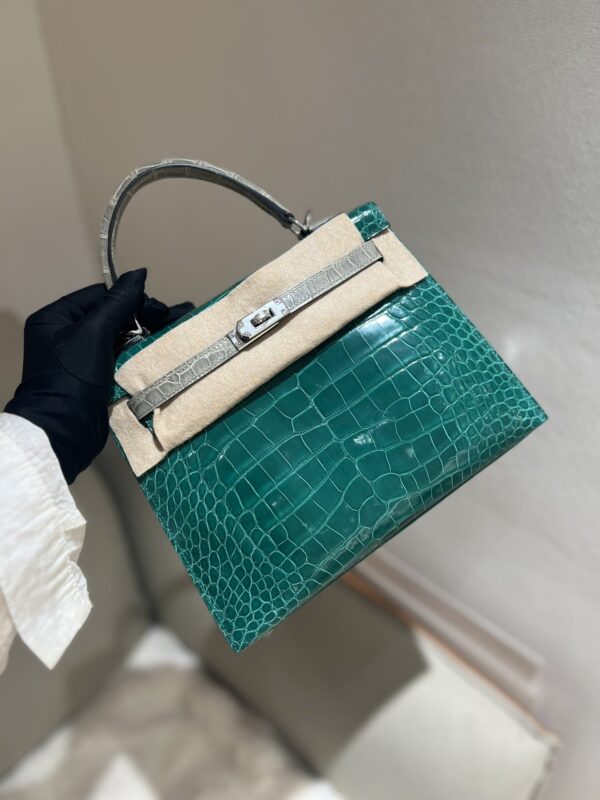 Kelly 25 in Emerald Green & Gris Tourterelle Shiny Alligator