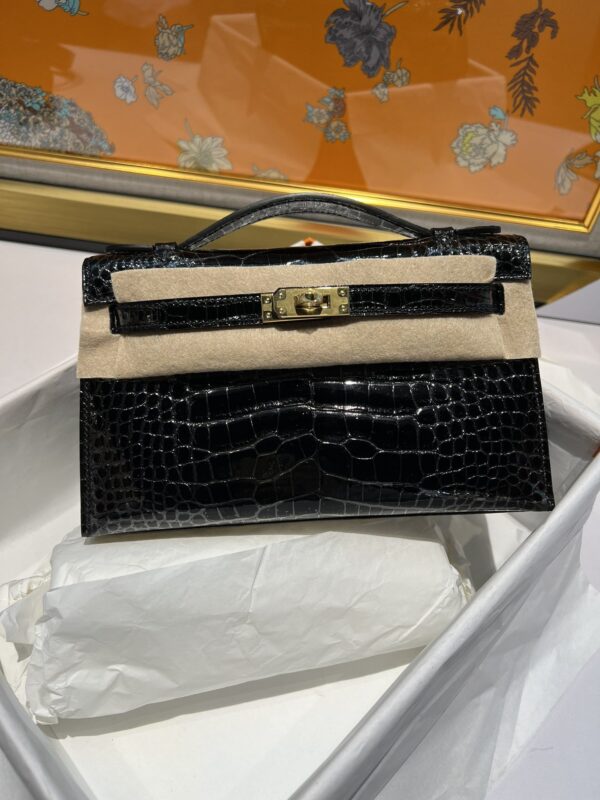 Kelly Pochette in Noir Shiny Alligator GHW