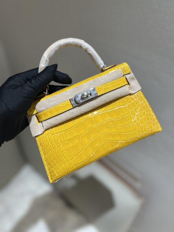 Mini Kelly in Jaune Ambre Shiny Alligator PHW