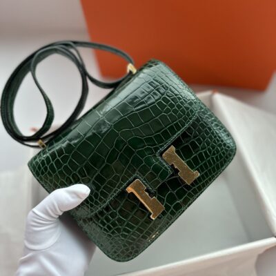 Constance 18 in Vert Fonce Shiny Alligator
