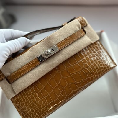 Kelly Pochette in Ficelle Shiny Alligator PHW