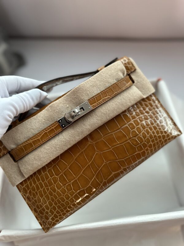 Kelly Pochette in Ficelle Shiny Alligator PHW