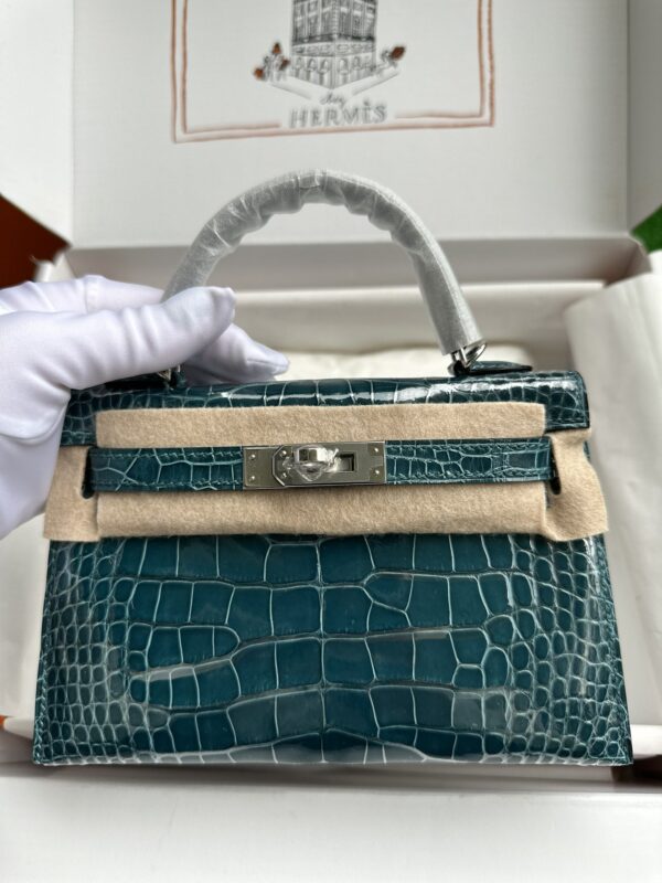 Mini Kelly in Vert Bosphore Shiny Alligator