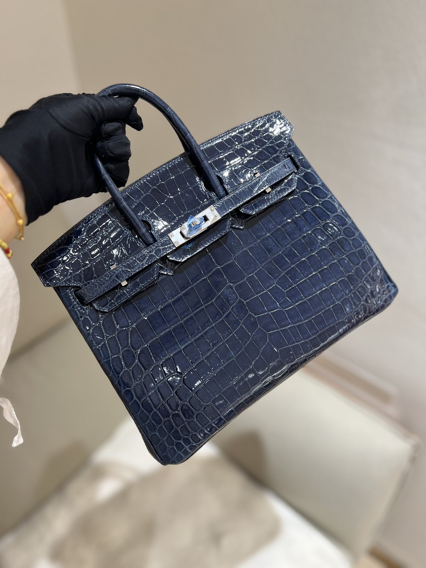 10771.jpg Birkin 25 in Saphire Blue Shiny Nile Crocodile - Image 1