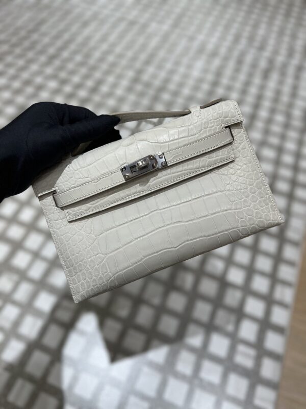Kelly Pochette in Beton Matte Alligator