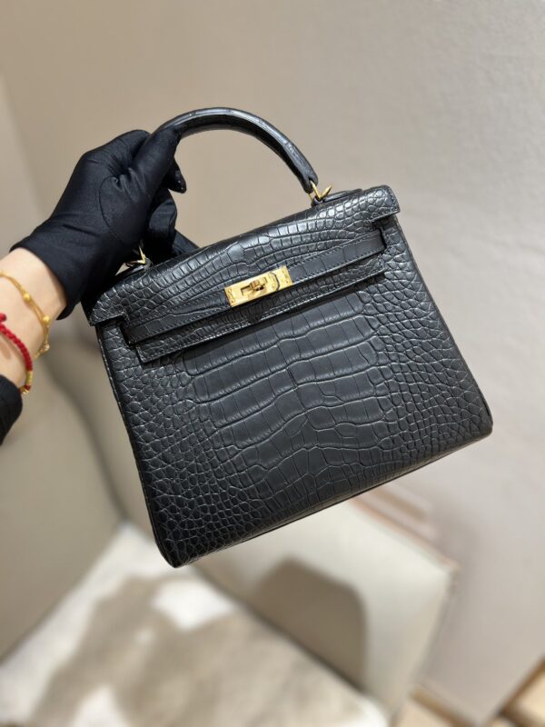 Kelly 25 in Noir Matte Alligator GHW