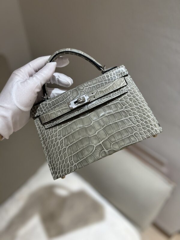 Mini Kelly in Gris Touterelle Shiny Alligator PHW