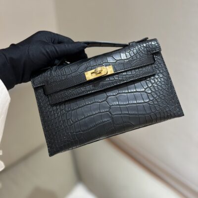 Kelly Pochette in Noir Matte Alligator