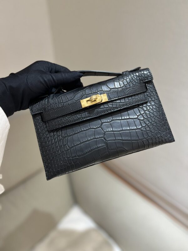 Kelly Pochette in Noir Matte Alligator
