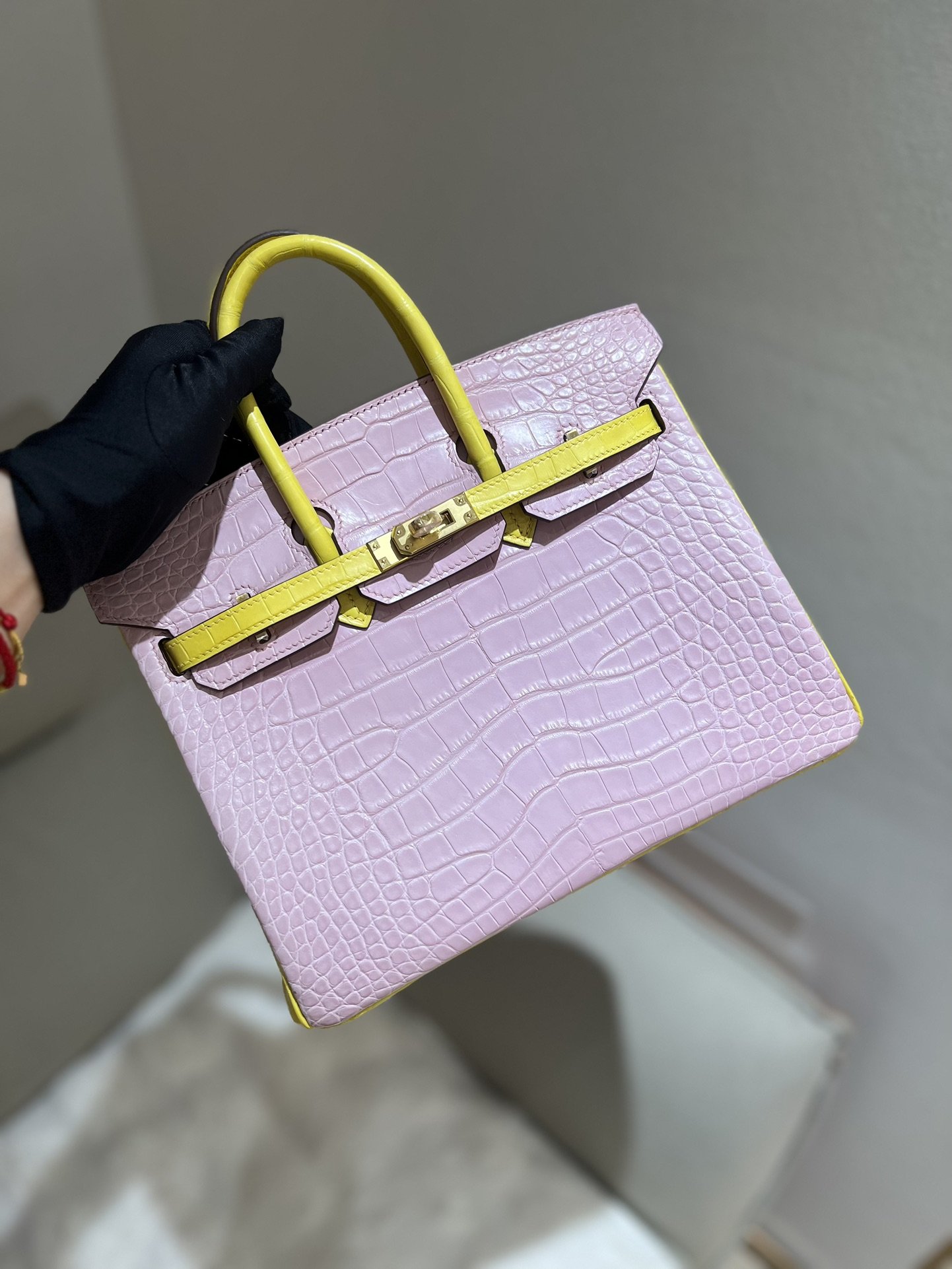 11525.jpg Birkin 25 in Pink & Jaune de Naples Matte Alligator - Image 1