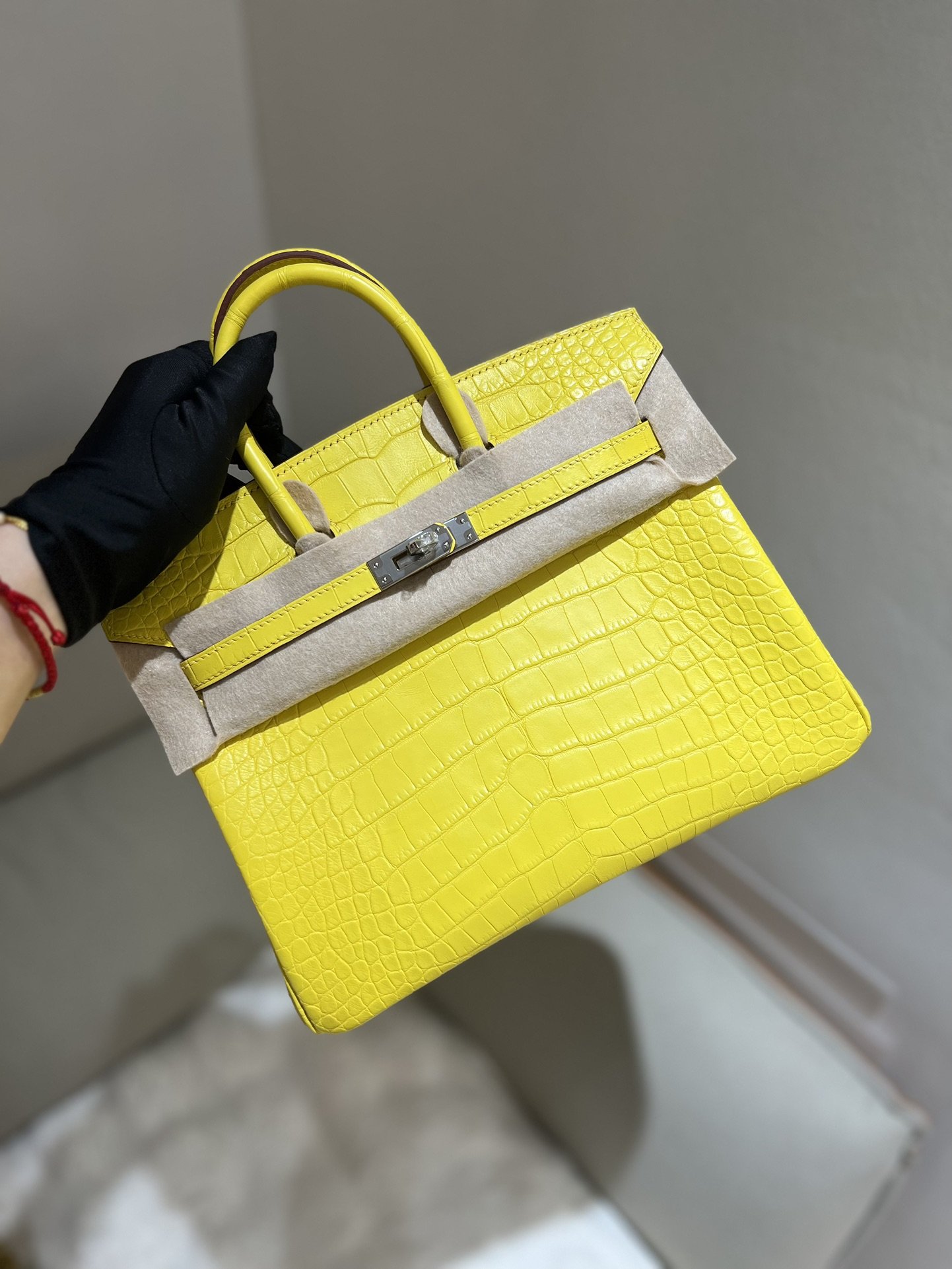 11537.jpg Birkin 25 in Yellow Matte Alligator - Image 1