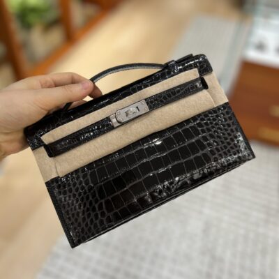 Kelly Pochette in Noir Shiny Alligator