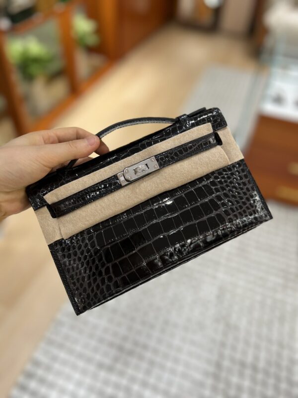 Kelly Pochette in Noir Shiny Alligator