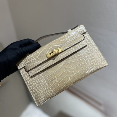 Kelly Pochette in Gris Tourterelle Shiny Alligator