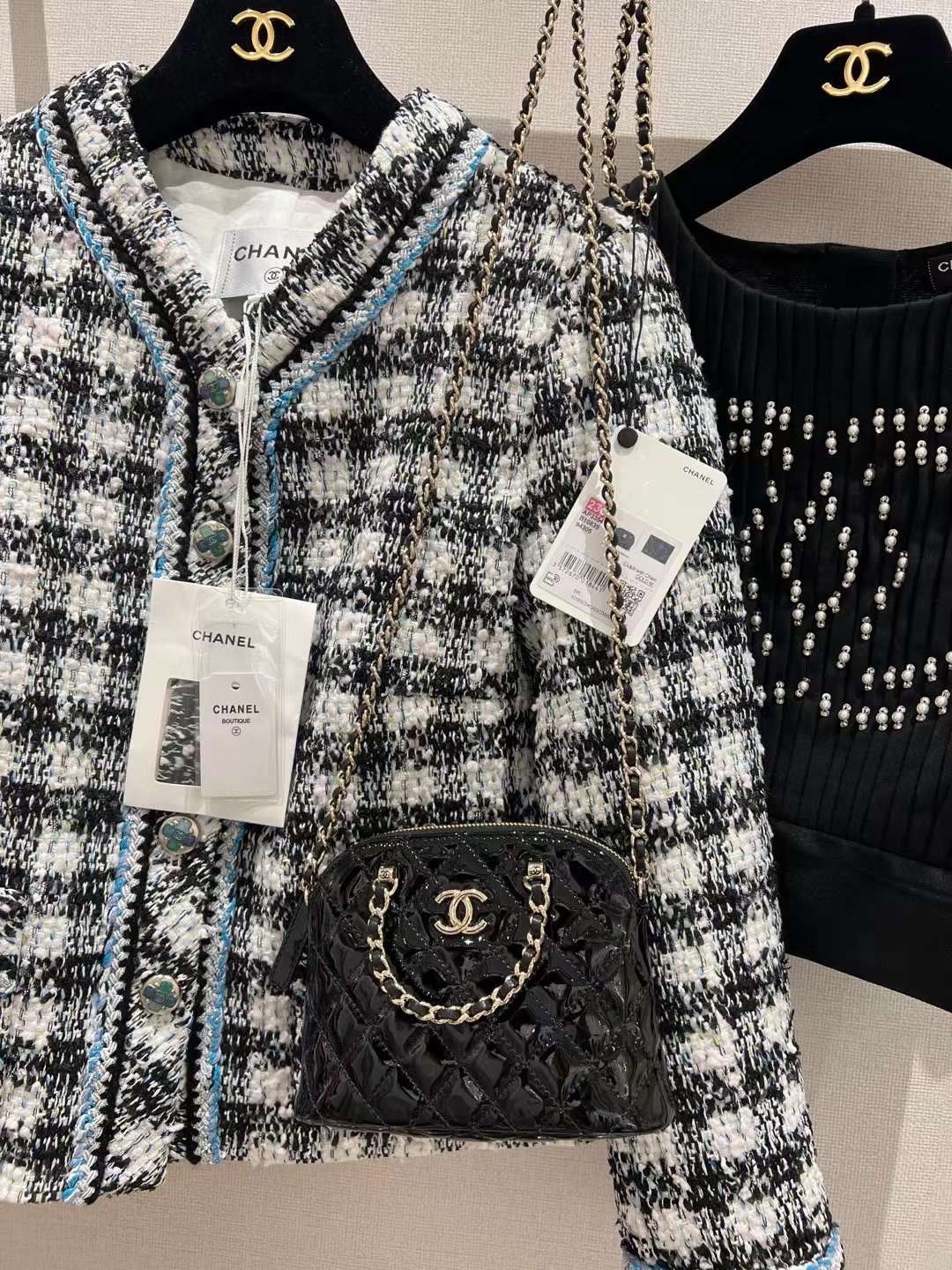 12756.jpg Chanel 23 Shell Bag - Image 1