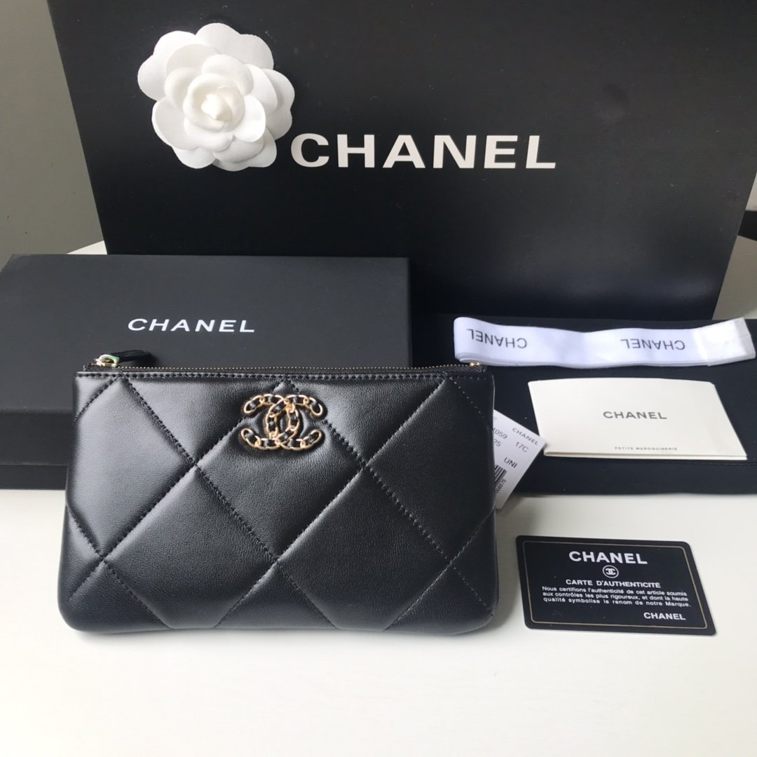 13814.jpg Chanel 19 Clutch Bag - Image 1