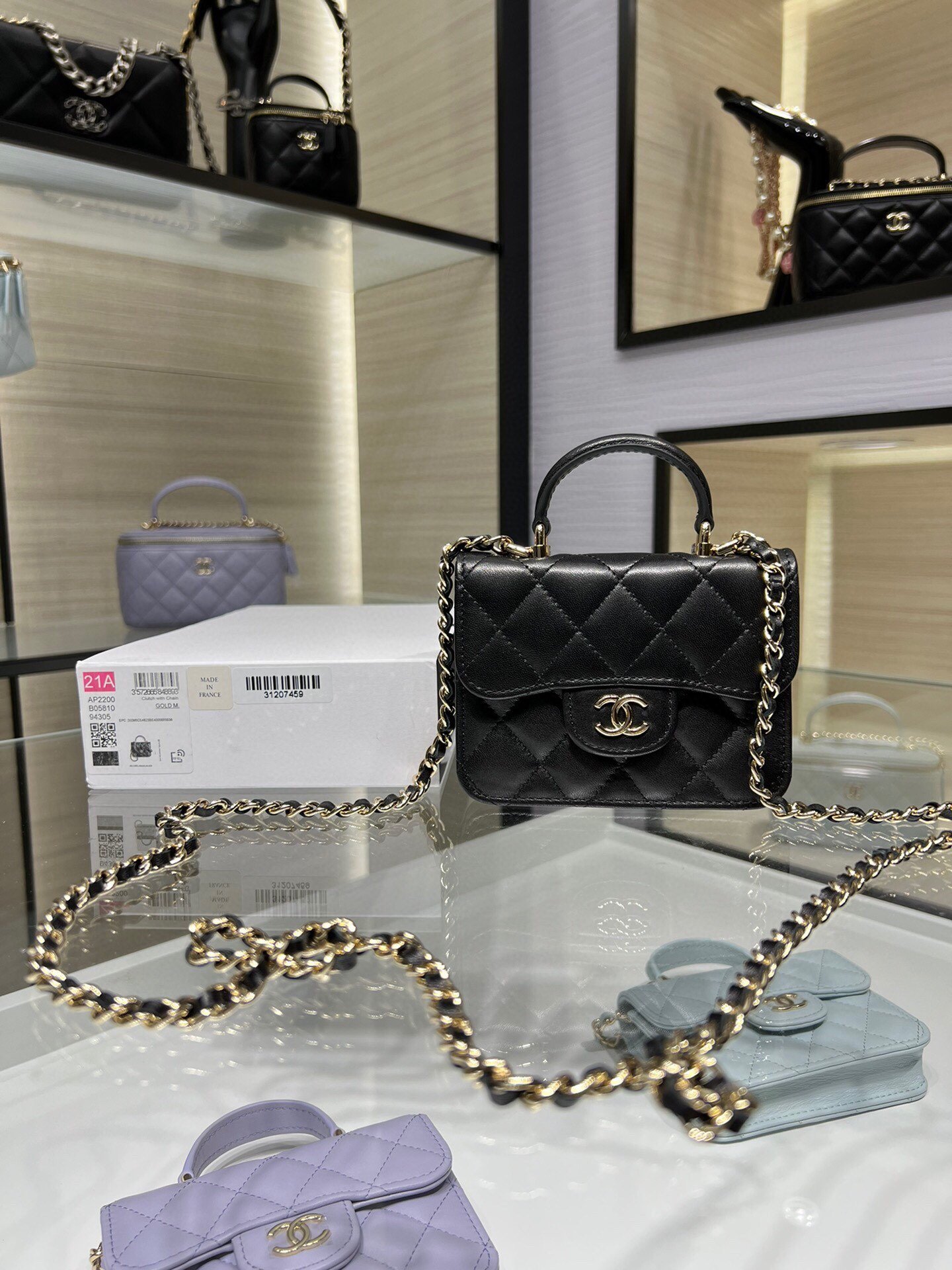 13823.jpg Chanel 22 Bag - Image 1