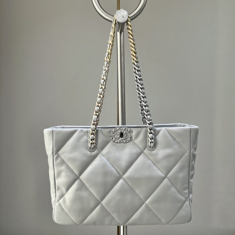 Chanel 19SS 33 Handbag