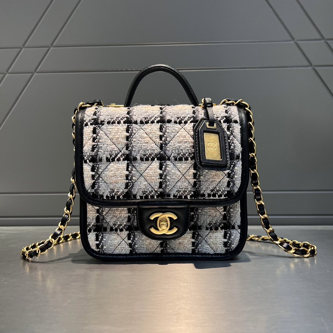 19313.jpg Chanel Mini Bag - Image 1