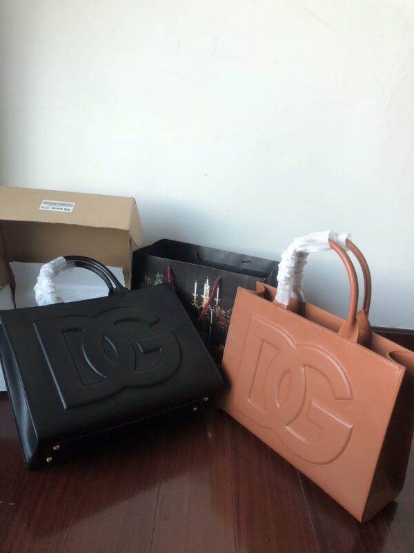 Dolce & Gabbana 37 Shopping Bag