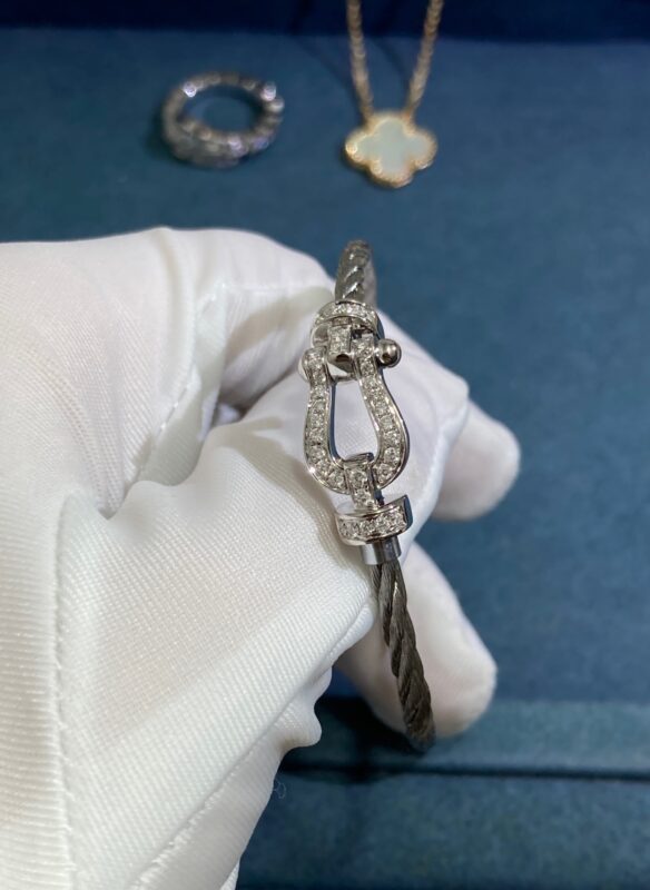 Medium Diamond Horseshoe Clasp Bracelet, White Gold