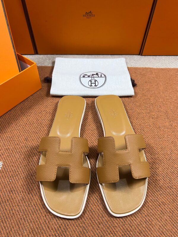 Hermes Beige Oran Sandals