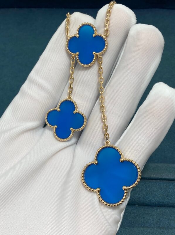 Van Cleef&Arpel Alhambra Necklace inSix-Flower Blue Chalcedony Four-Leaf Clover , Yellow Gold