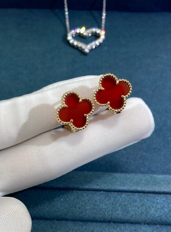 Van Cleef&Arpel Alhambra Medium Carnelian Clover Earbeats, Yellow Gold