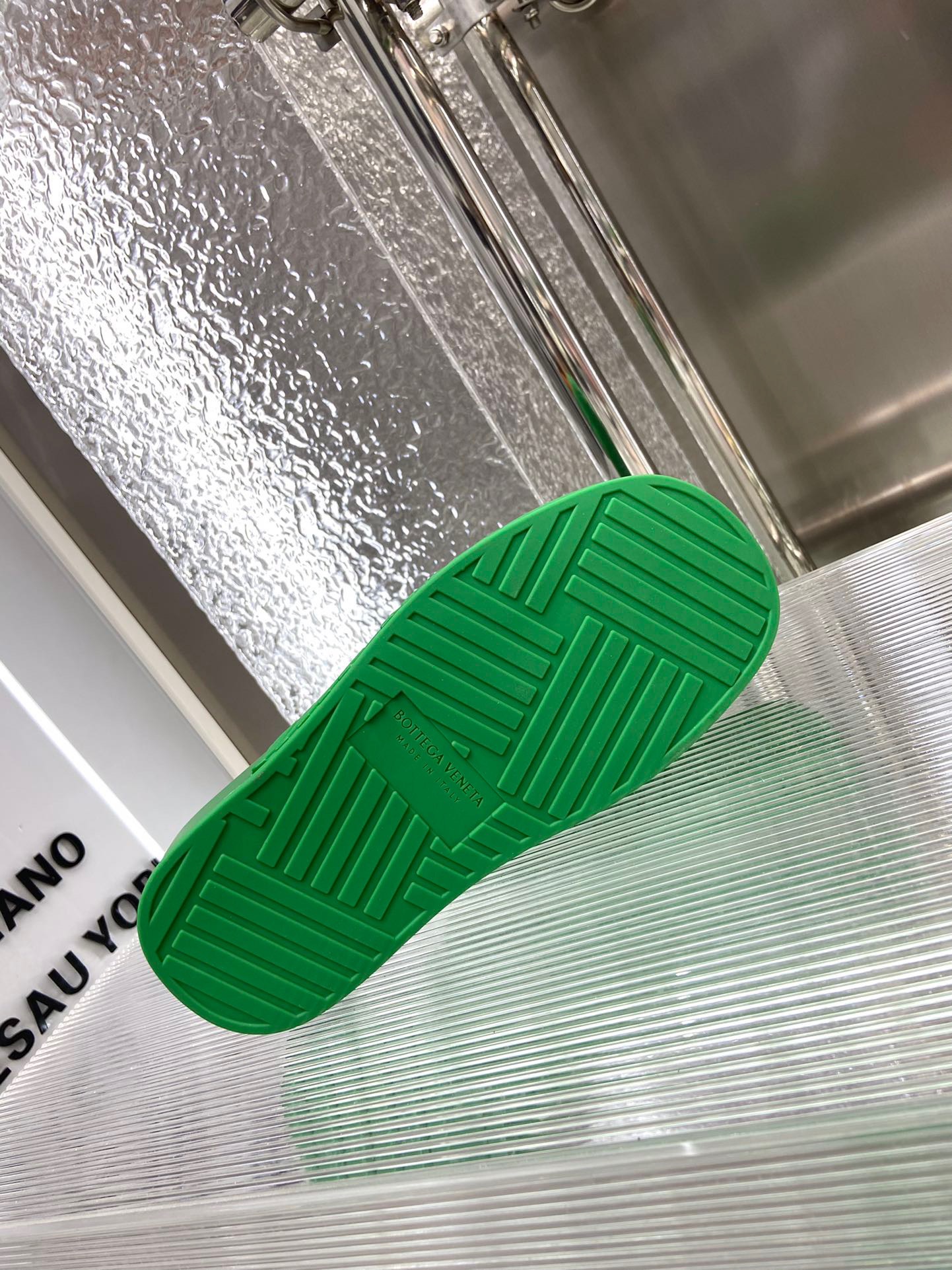 Bottega Veneta Slippers - Image 9