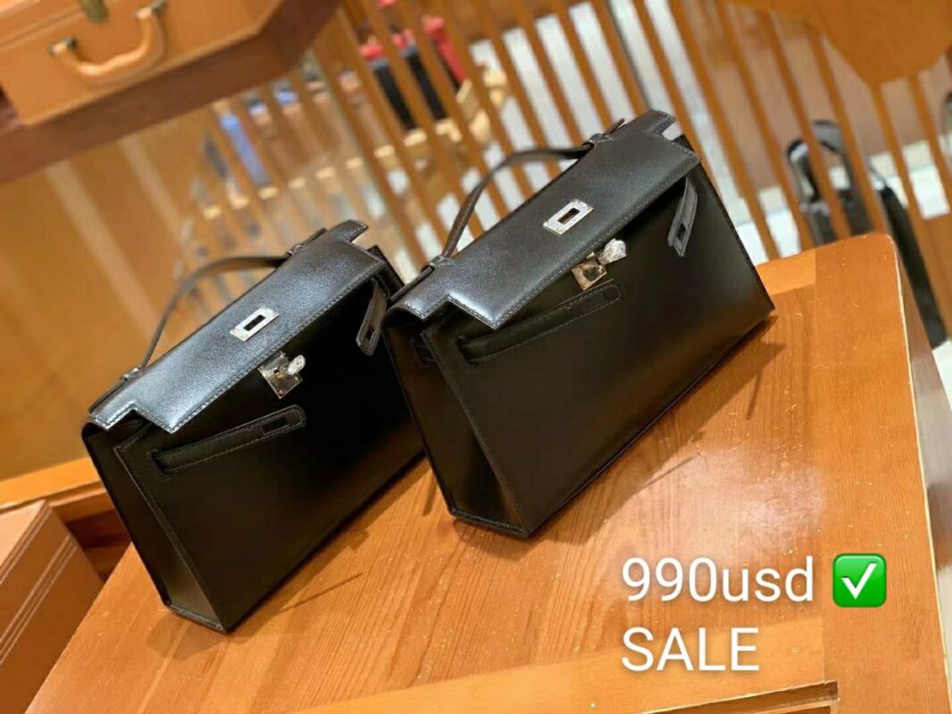 Kelly Pochette in Noir Swift