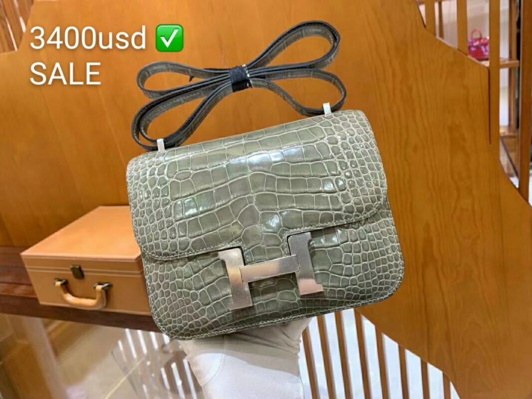 Constance 18 in Gris Tourterelle Crocodile