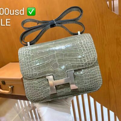 Constance 18 in Gris Tourterelle Crocodile