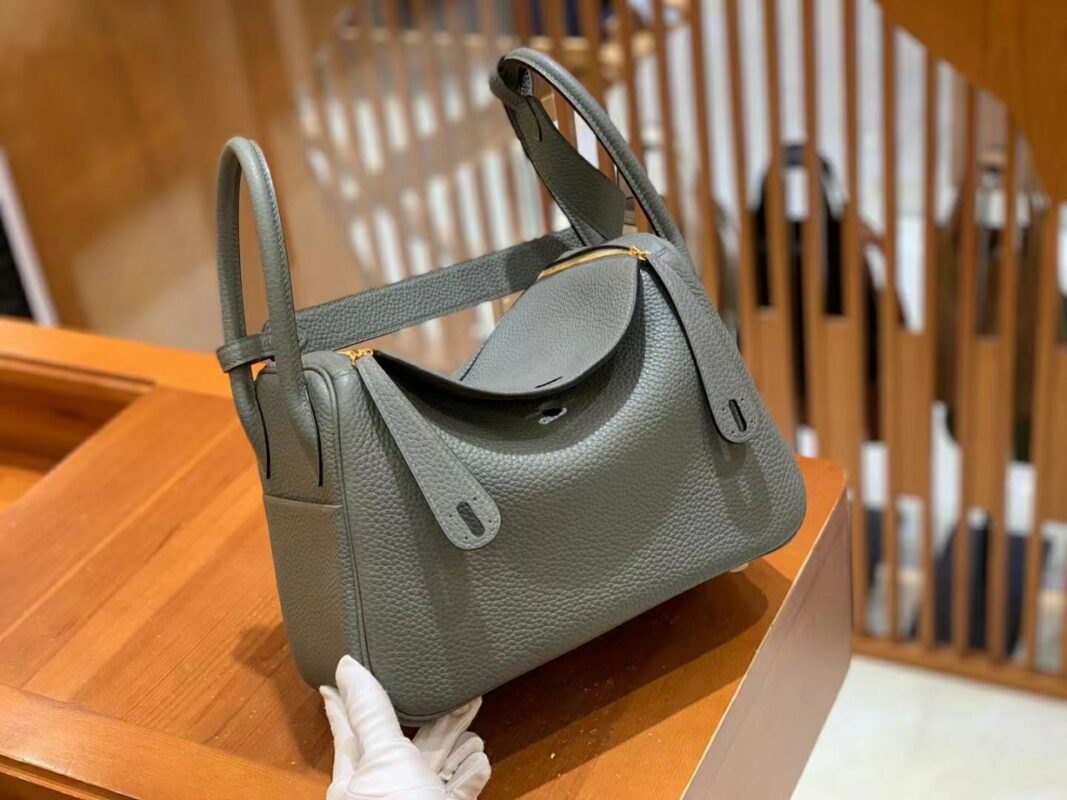 Lindy 26 Etain Clemence