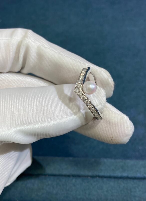 Chaumet V-shaped Pearl Ring, White Gold
