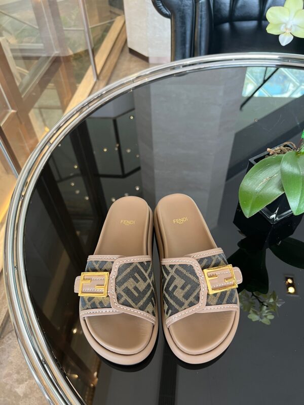 Fendi 2023 New Sandals