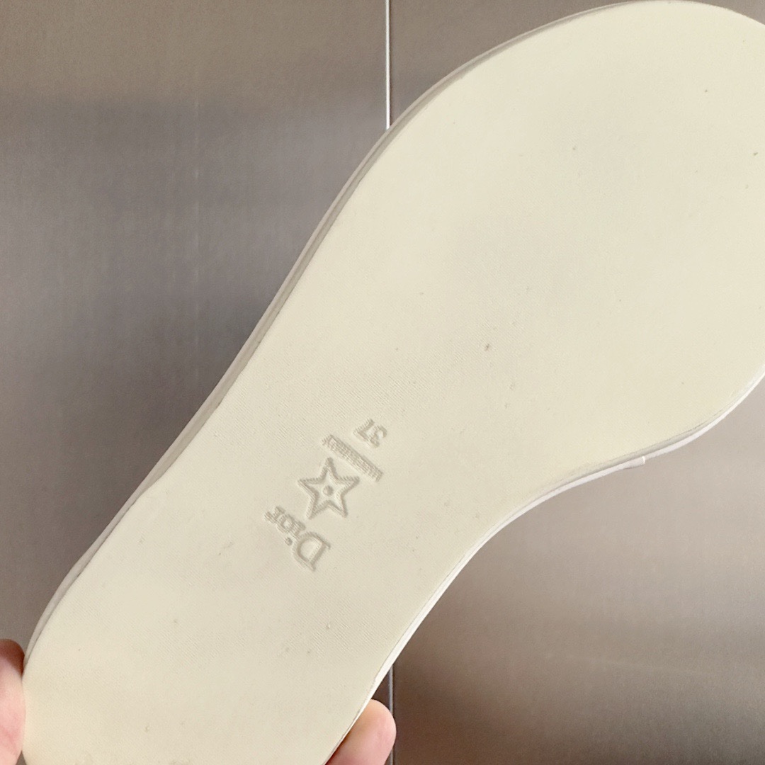 Dior 2023 New Slippers - Image 9