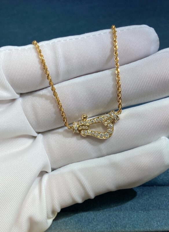 Horseshoe Clasp Necklace, Yellow Gold